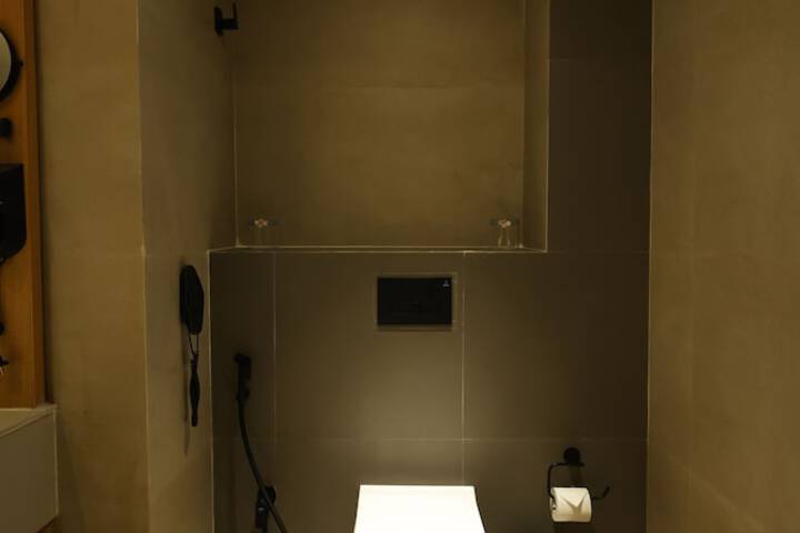 Room 21 of 32