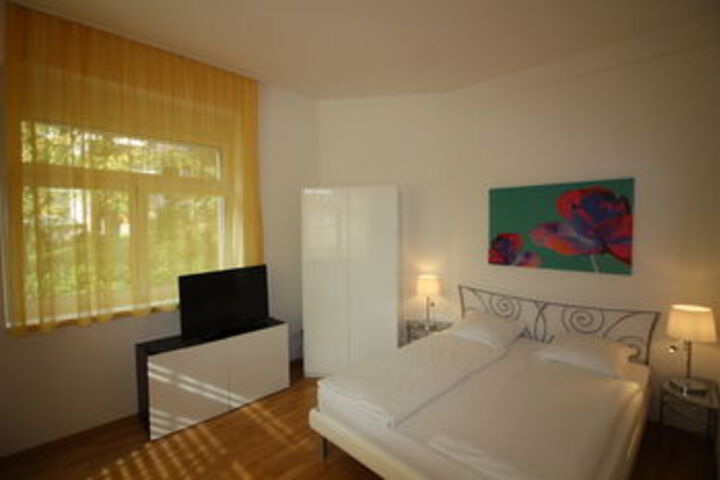 Room 12 of 27