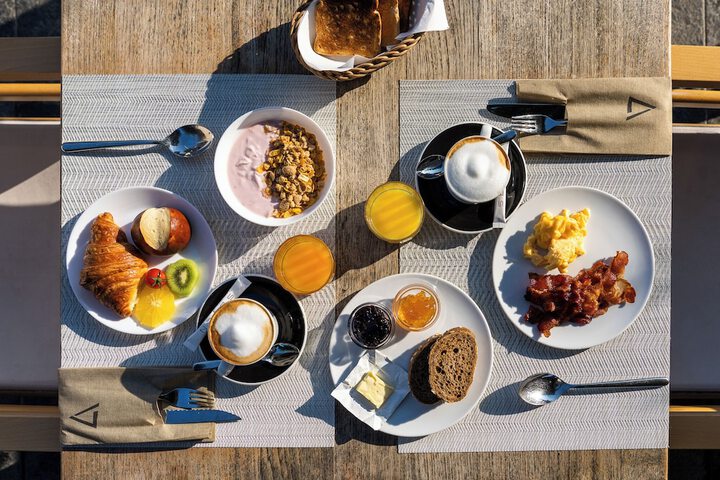 Breakfast/Coffee Service 100 of 129