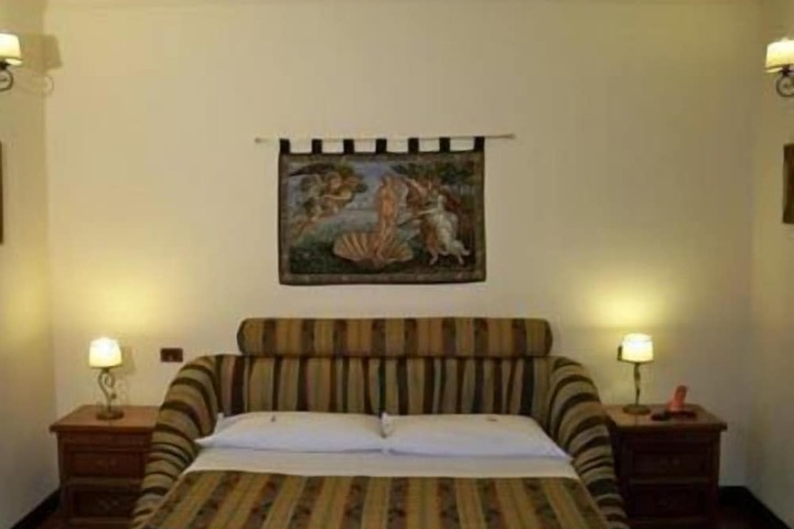 Room 27 of 40