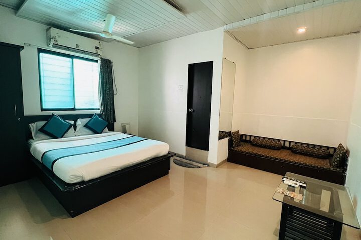 Room 2 of 11