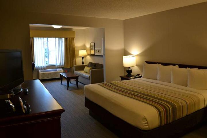 2 Queen Beds (2 of 10)