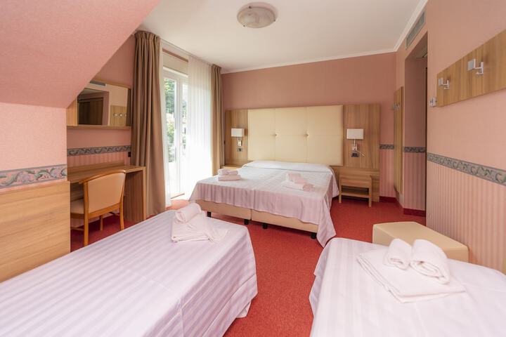 Room 17 of 42