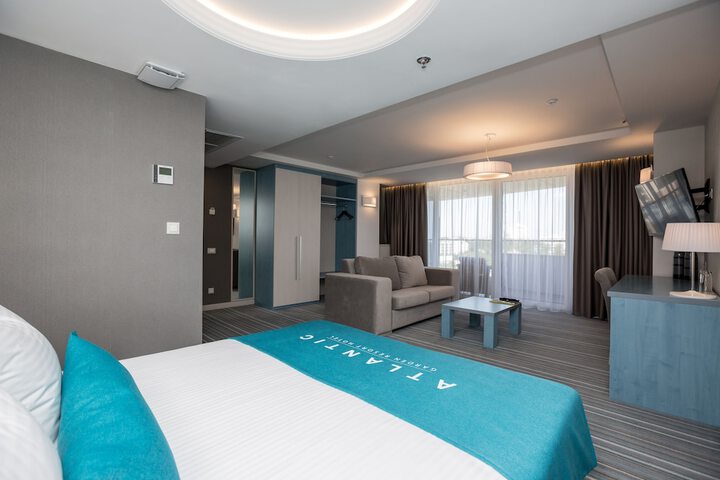Room 10 of 96