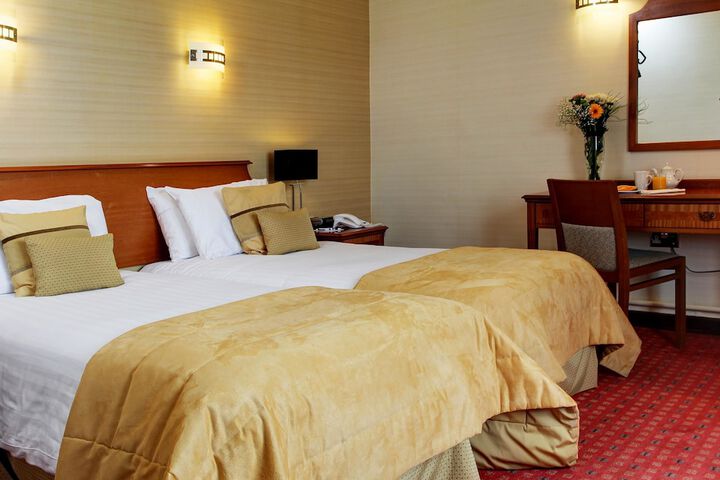Room 2 of 40