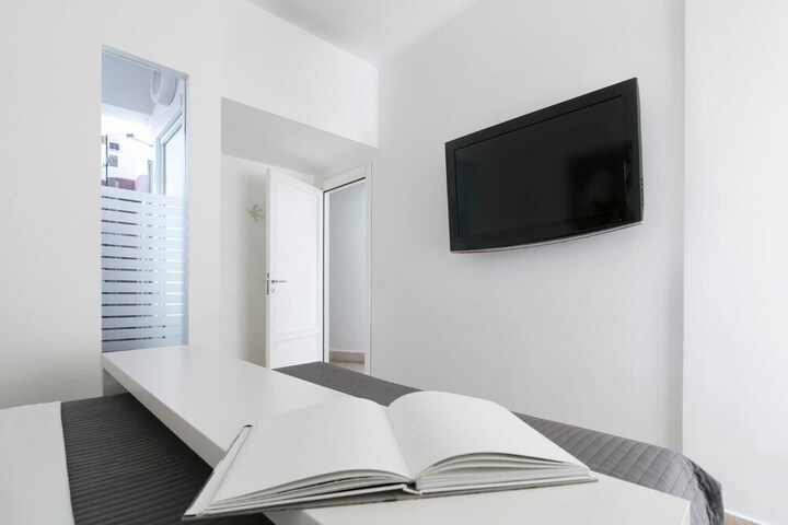 Room 6 of 42