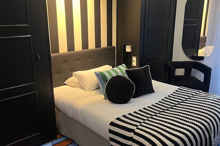 Room 8 of 22