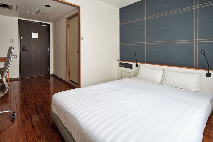 Room 16 of 53
