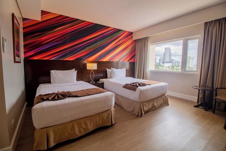 Room 28 of 104