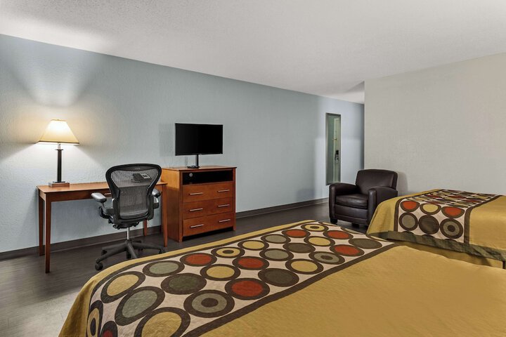 2 Double Beds (1 of 5)