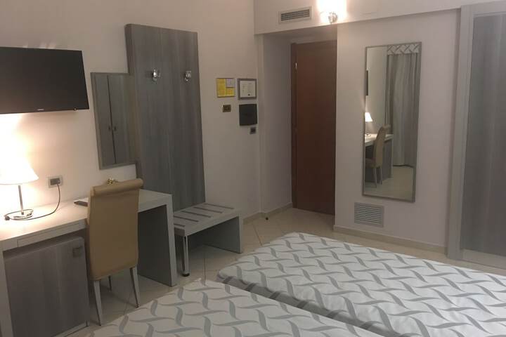 Room 21 of 188