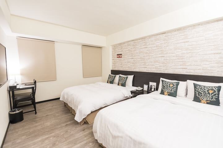 Room 33 of 61