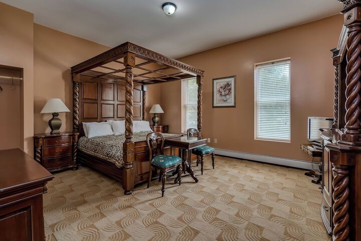 Room 25 of 46
