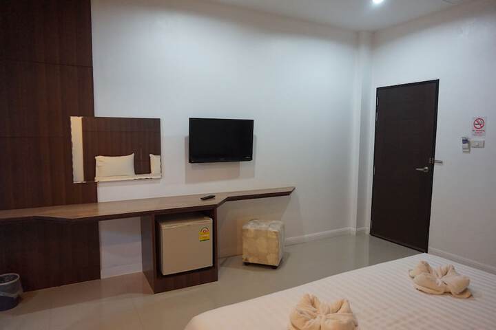 Room 18 of 28
