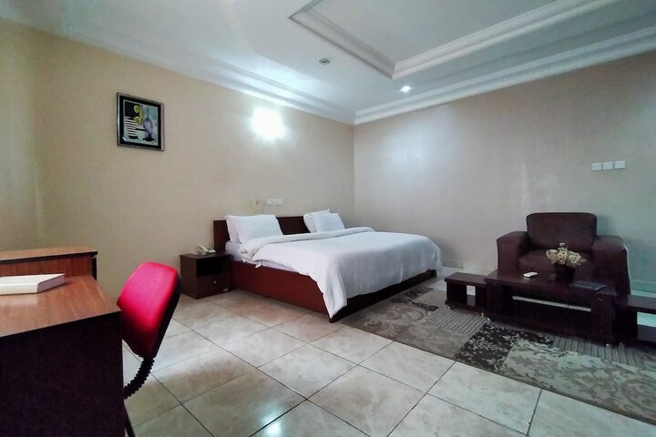 Room 17 of 38
