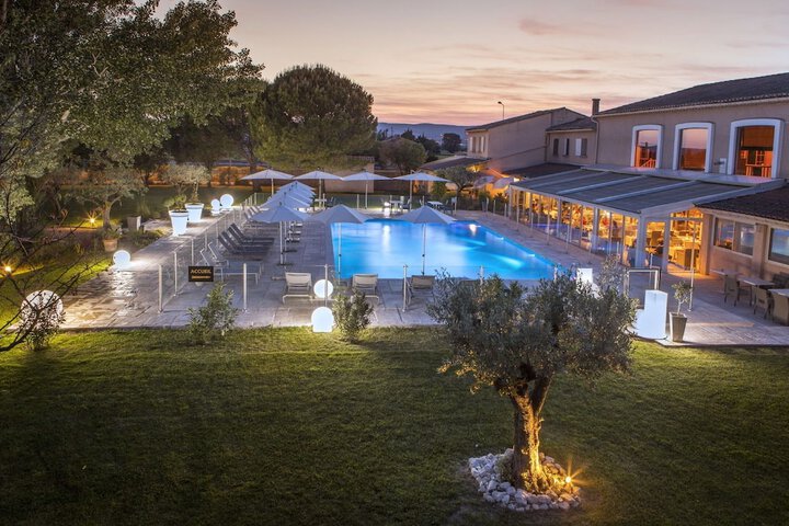 Hotel Restaurant Le Domaine des Oliviers in Pierrelatte
