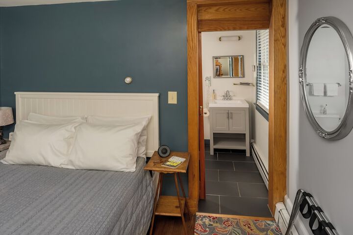 Room 34 of 106