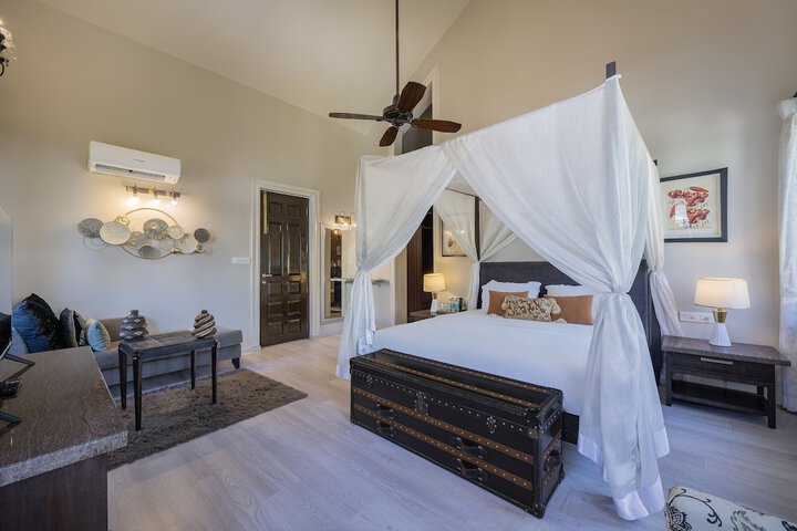 Room 2 of 25