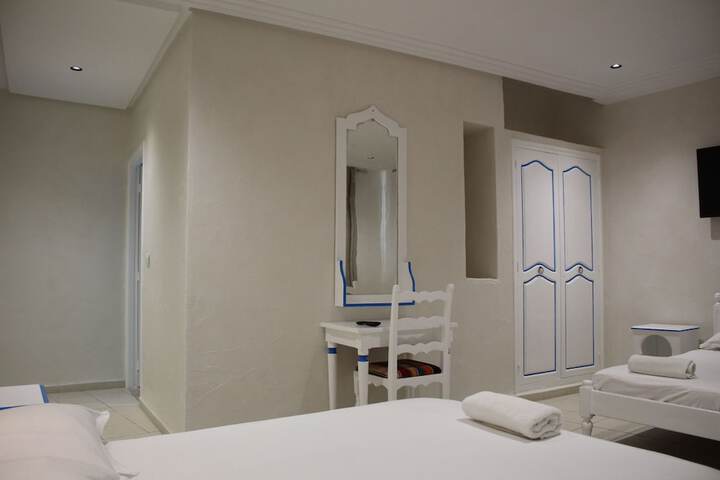 Room 48 of 153