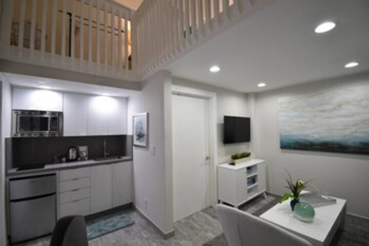 Fashionable Hidden Loft APT Unique & Cozy Unit # 5