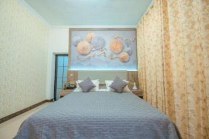 Room 6 of 6