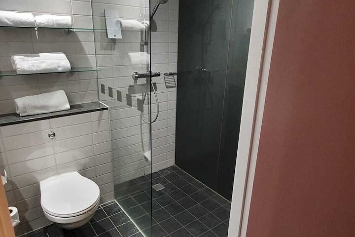 Room 15 of 37