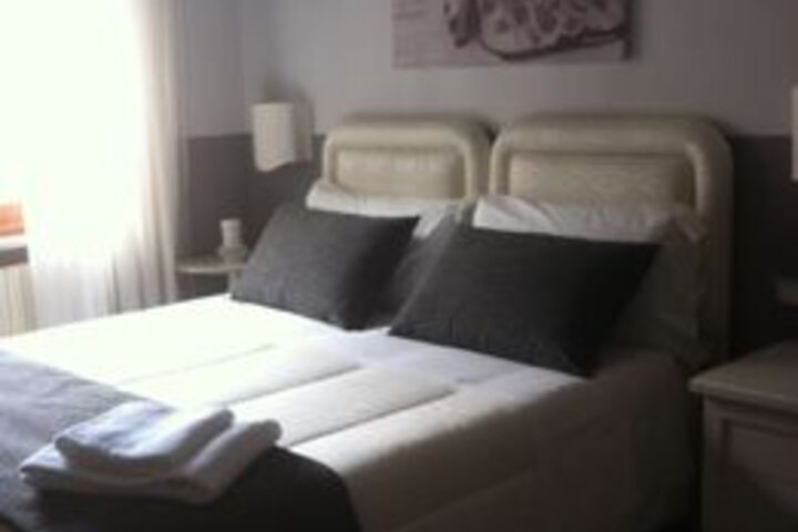 Room 11 of 33