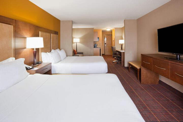 Standard 2 Queen Beds Accessible (5 of 23)