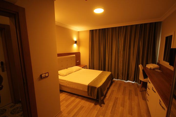 Room 3 of 28