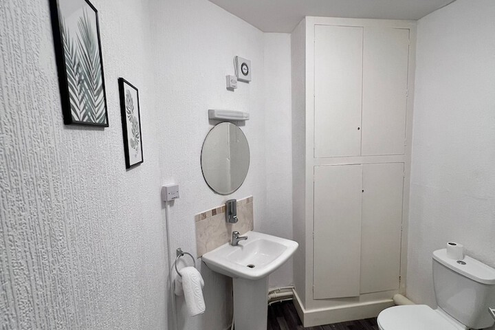 Room 72 of 112
