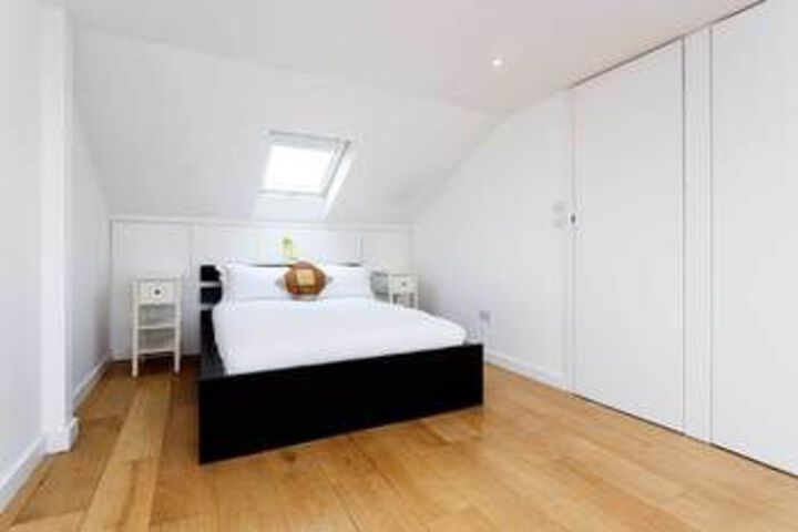 Room 11 of 28