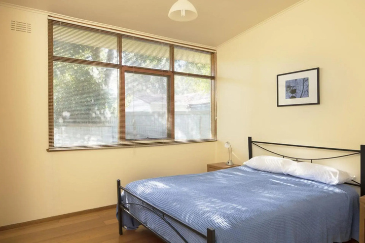 Room 5 of 12
