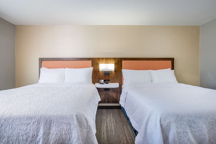 2 Queen Beds Hearing Accessible (2 of 12)