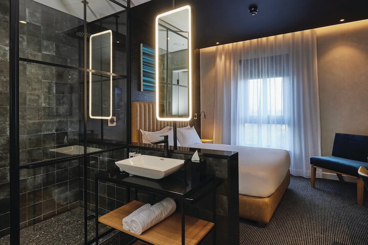 Room 13 of 29