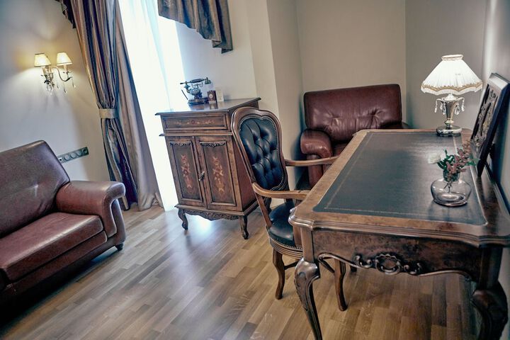 Room 16 of 40