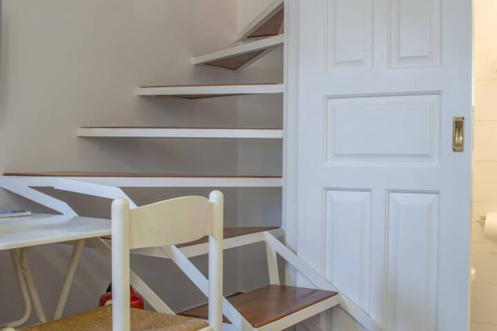 Room 2 of 39