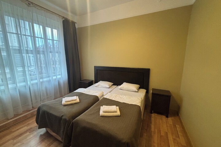 Room 204 of 272
