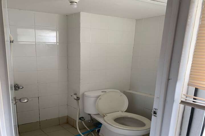 Room 11 of 16