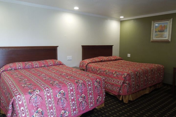 2 Queen Beds (5 of 5)