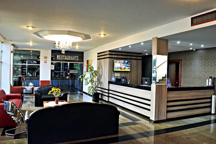 Check-in/check-out kiosk