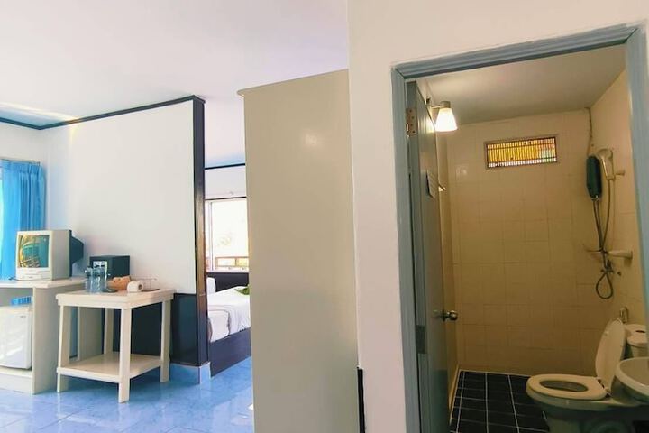 Room 105 of 148