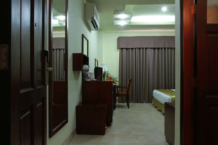 Room 8 of 37