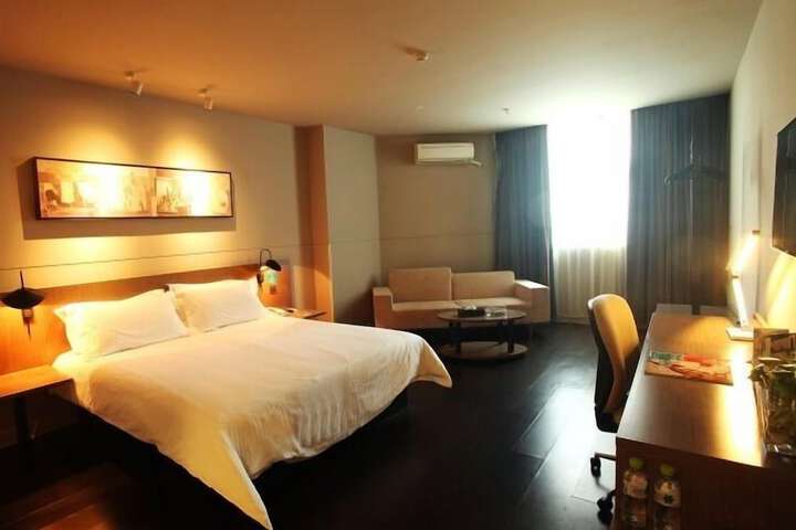 Room 26 of 37