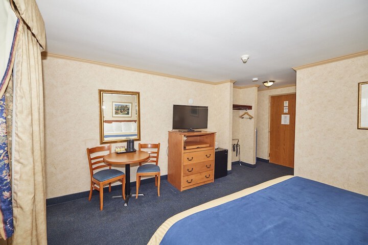 Standard King Bed Balcony (8 of 9)