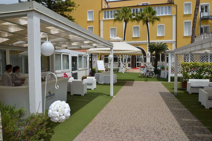 Hotel Exterior 23 of 28