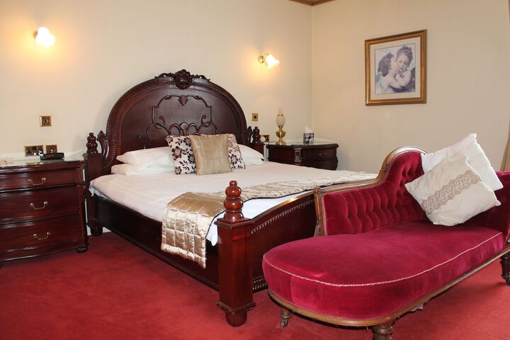 Room 15 of 53