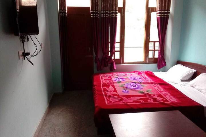 Room 3 of 34