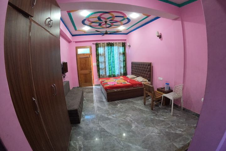 Room 3 of 8