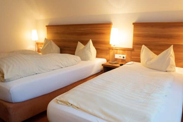 Room 12 of 27
