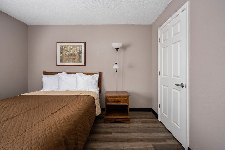 Studio Suite Queen Bed (14 of 26)